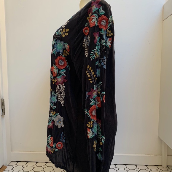 JOHNNY WAS Oversized BLOUSE Embroidered Pullover Top Tunic M BOHO Floral Black - Picture 8 of 9